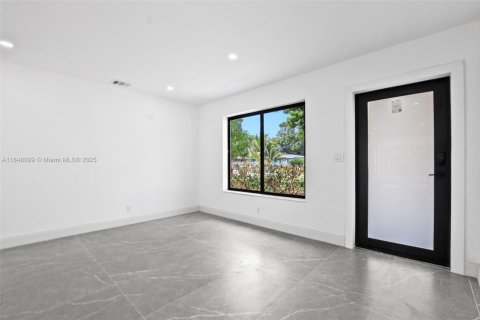 House in Fort Lauderdale, Florida 3 bedrooms № 1848875 - photo 1