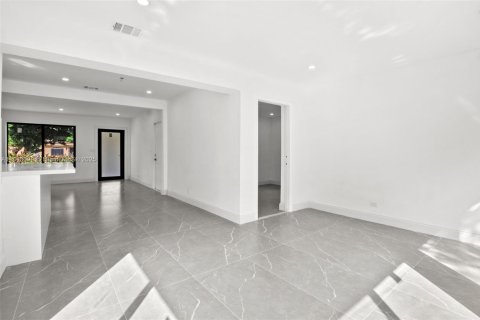 House in Fort Lauderdale, Florida 3 bedrooms № 1848875 - photo 3