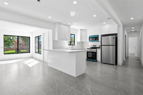 House in Fort Lauderdale, Florida 3 bedrooms № 1848875 - photo 9