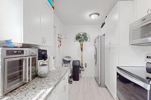 House in Orlando, Florida 3 bedrooms, 111.48 sq.m. № 1900194 - photo 6