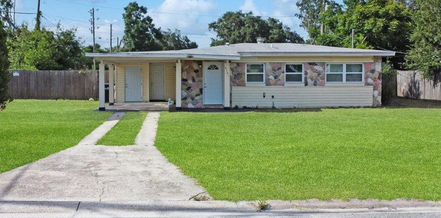 House in Orlando, Florida 3 bedrooms, 111.48 sq.m. № 1900194