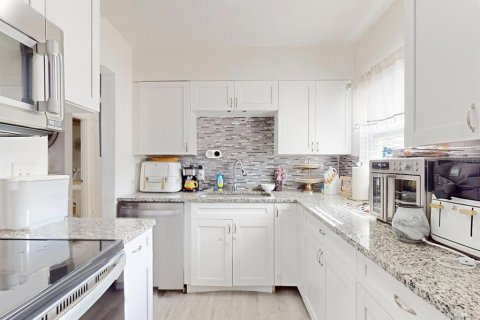 House in Orlando, Florida 3 bedrooms, 111.48 sq.m. № 1900194 - photo 5