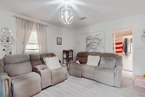 House in Orlando, Florida 3 bedrooms, 111.48 sq.m. № 1900194 - photo 4