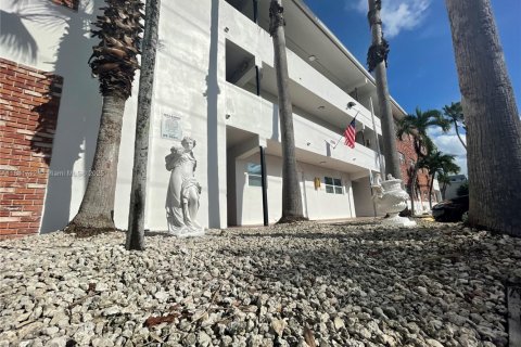 Снять в аренду квартиру в Майами, Флорида 2 спальни, 116.13м2, № 1833985 - фото 4