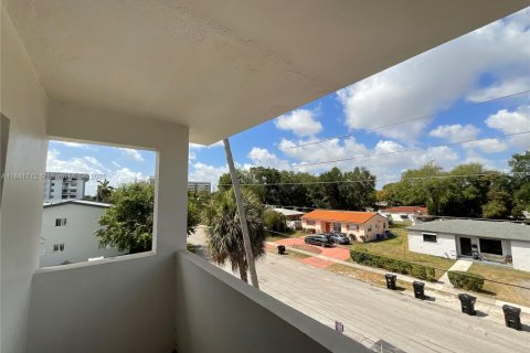 Снять в аренду квартиру в Майами, Флорида 2 спальни, 116.13м2, № 1833985 - фото 1