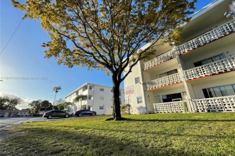 Снять в аренду квартиру в Майами, Флорида 2 спальни, 116.13м2, № 1833985 - фото 5