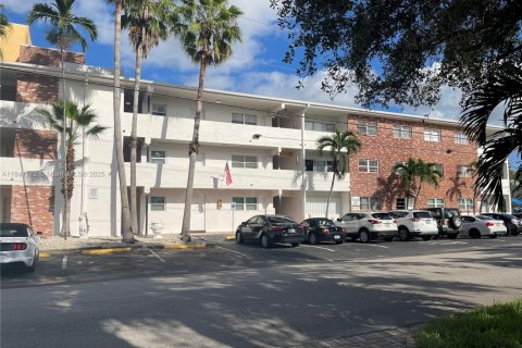 Снять в аренду квартиру в Майами, Флорида 2 спальни, 116.13м2, № 1833985 - фото 3