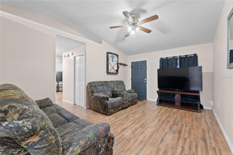 House in Eagle Lake, Florida 3 bedrooms, 98.76 sq.m. № 1903483 - photo 4