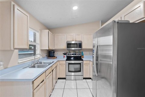 House in Eagle Lake, Florida 3 bedrooms, 98.76 sq.m. № 1903483 - photo 10