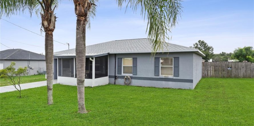 House in Eagle Lake, Florida 3 bedrooms, 98.76 sq.m. № 1903483