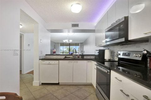 Condo in Margate, Florida, 2 bedrooms  № 1888428 - photo 5