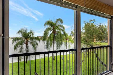 Condo in Margate, Florida, 2 bedrooms  № 1888428 - photo 27