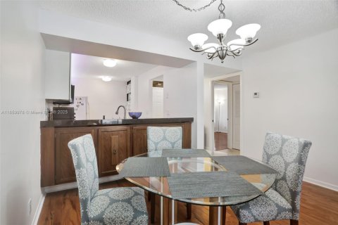 Condo in Margate, Florida, 2 bedrooms  № 1888428 - photo 8
