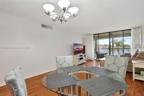 Condo in Margate, Florida, 2 bedrooms  № 1888428 - photo 9
