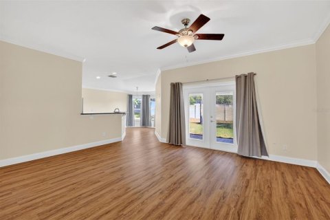 House in Tavares, Florida 4 bedrooms, 150.87 sq.m. № 2205966 - photo 4