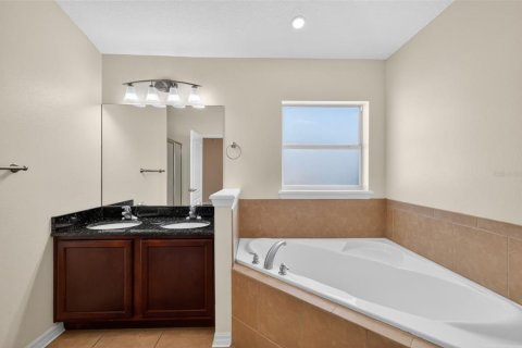 House in Tavares, Florida 4 bedrooms, 150.87 sq.m. № 2205966 - photo 18