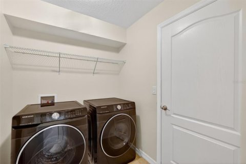 House in Tavares, Florida 4 bedrooms, 150.87 sq.m. № 2205966 - photo 20