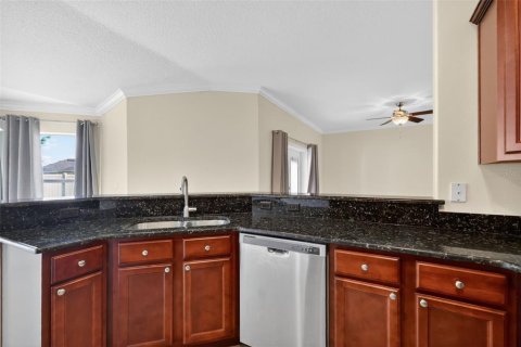 House in Tavares, Florida 4 bedrooms, 150.87 sq.m. № 2205966 - photo 14
