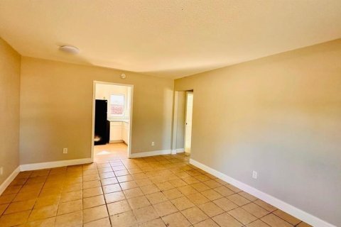Appartement à louer à Lake Alfred, Floride: 2 chambres, 576.46 m2 № 2398729 - photo 4