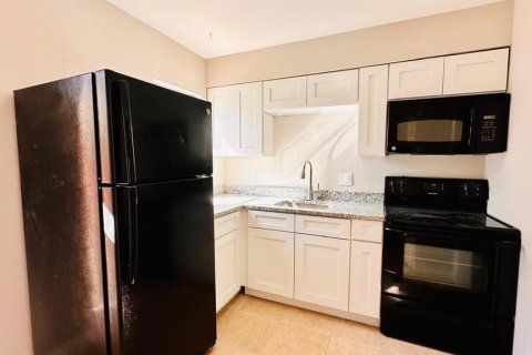 Appartement à louer à Lake Alfred, Floride: 2 chambres, 576.46 m2 № 2398729 - photo 2