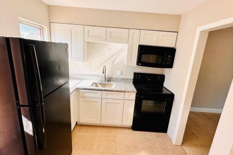 Appartement à louer à Lake Alfred, Floride: 2 chambres, 576.46 m2 № 2398729 - photo 3
