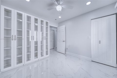 Casa en venta en Pembroke Pines, Florida, 3 dormitorios, 147.71 m2 № 1893254 - foto 24