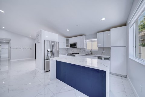 Casa en venta en Pembroke Pines, Florida, 3 dormitorios, 147.71 m2 № 1893254 - foto 27