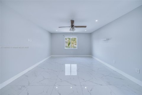 Casa en venta en Pembroke Pines, Florida, 3 dormitorios, 147.71 m2 № 1893254 - foto 21