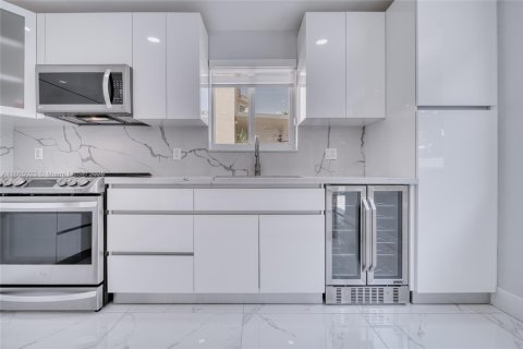 Casa en venta en Pembroke Pines, Florida, 3 dormitorios, 147.71 m2 № 1893254 - foto 29