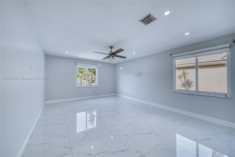 Casa en venta en Pembroke Pines, Florida, 3 dormitorios, 147.71 m2 № 1893254 - foto 23