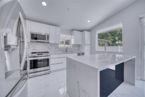 Casa en venta en Pembroke Pines, Florida, 3 dormitorios, 147.71 m2 № 1893254 - foto 30