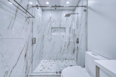 Casa en venta en Pembroke Pines, Florida, 3 dormitorios, 147.71 m2 № 1893254 - foto 15