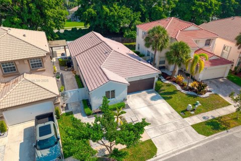 Casa en venta en Pembroke Pines, Florida, 3 dormitorios, 147.71 m2 № 1893254 - foto 3