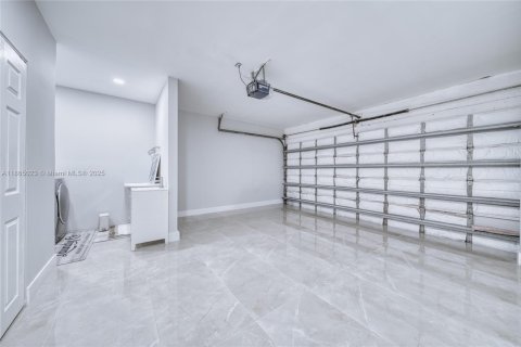 Casa en venta en Pembroke Pines, Florida, 3 dormitorios, 147.71 m2 № 1893254 - foto 19