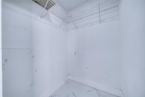 Casa en venta en Pembroke Pines, Florida, 3 dormitorios, 147.71 m2 № 1893254 - foto 25