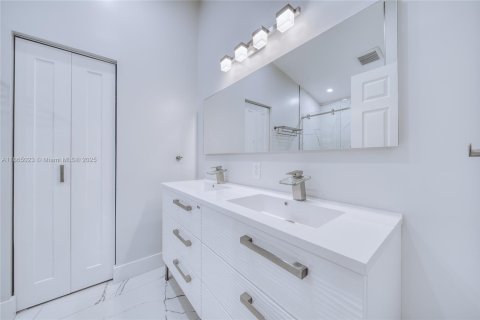 Casa en venta en Pembroke Pines, Florida, 3 dormitorios, 147.71 m2 № 1893254 - foto 11