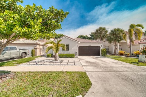 Casa en venta en Pembroke Pines, Florida, 3 dormitorios, 147.71 m2 № 1893254 - foto 1