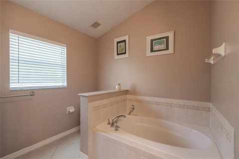 House in Edgewater, Florida 3 bedrooms, 140.1 sq.m. № 1854168 - photo 9
