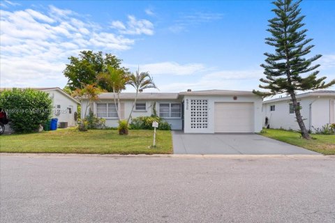 Villa ou maison à vendre à Margate, Floride: 2 chambres, 130.06 m2 № 1957407 - photo 2