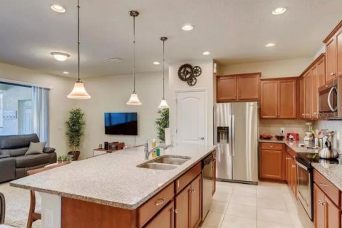Touwnhouse à vendre à Kissimmee, Floride: 5 chambres, 210.24 m2 № 2419259 - photo 4