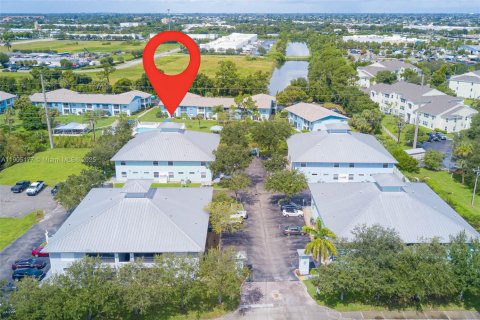 Copropriété à vendre à Cape Coral, Floride: 2 chambres, 111.39 m2 № 1955799 - photo 2
