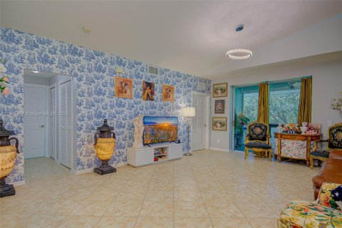 Copropriété à vendre à Cape Coral, Floride: 2 chambres, 111.39 m2 № 1955799 - photo 3