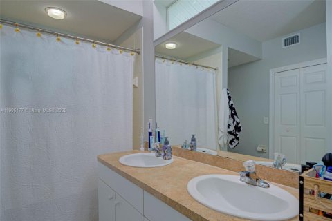 Copropriété à vendre à Cape Coral, Floride: 2 chambres, 111.39 m2 № 1955799 - photo 11
