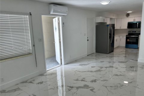 Apartment in Hollywood, Florida 2 bedrooms, 67.35 sq.m. № 2041891 - photo 4