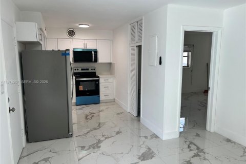 Apartment in Hollywood, Florida 2 bedrooms, 67.35 sq.m. № 2041891 - photo 3