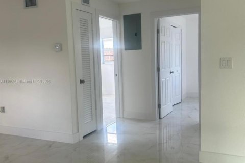 Villa ou maison à vendre à Hollywood, Floride: 3 chambres, 142.7 m2 № 1957802 - photo 16