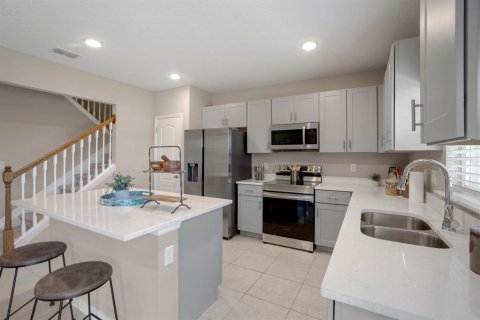 Villa ou maison à vendre à Poinciana, Floride: 4 chambres, 212.19 m2 № 2213762 - photo 4