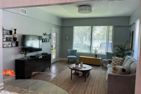 Villa ou maison à vendre à Hollywood, Floride: 2 chambres, 93 m2 № 1692954 - photo 3