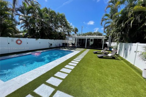 Villa ou maison à vendre à Hollywood, Floride: 2 chambres, 93 m2 № 1692954 - photo 16