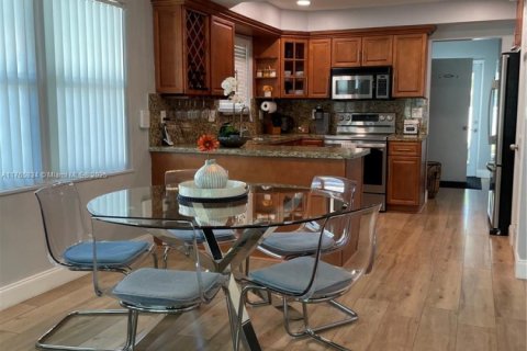 Villa ou maison à vendre à Hollywood, Floride: 2 chambres, 93 m2 № 1692954 - photo 5